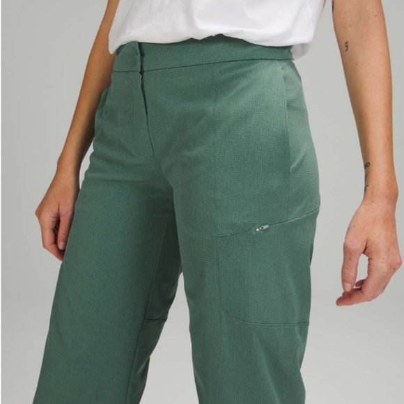 Lululemon Ventlight Cargo Mid Rise Crop Athleisure Pants, Size 10 - Picture 3 of 16